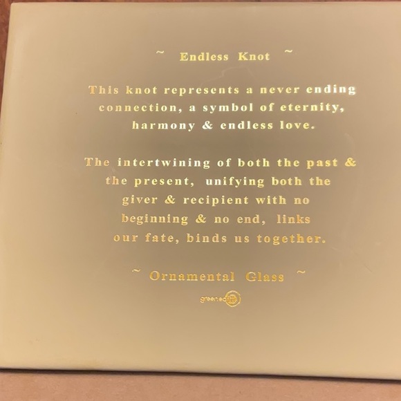 Hand blown Endless knot - It is a symbol of eternal love. and friendship - Picture 5 of 5